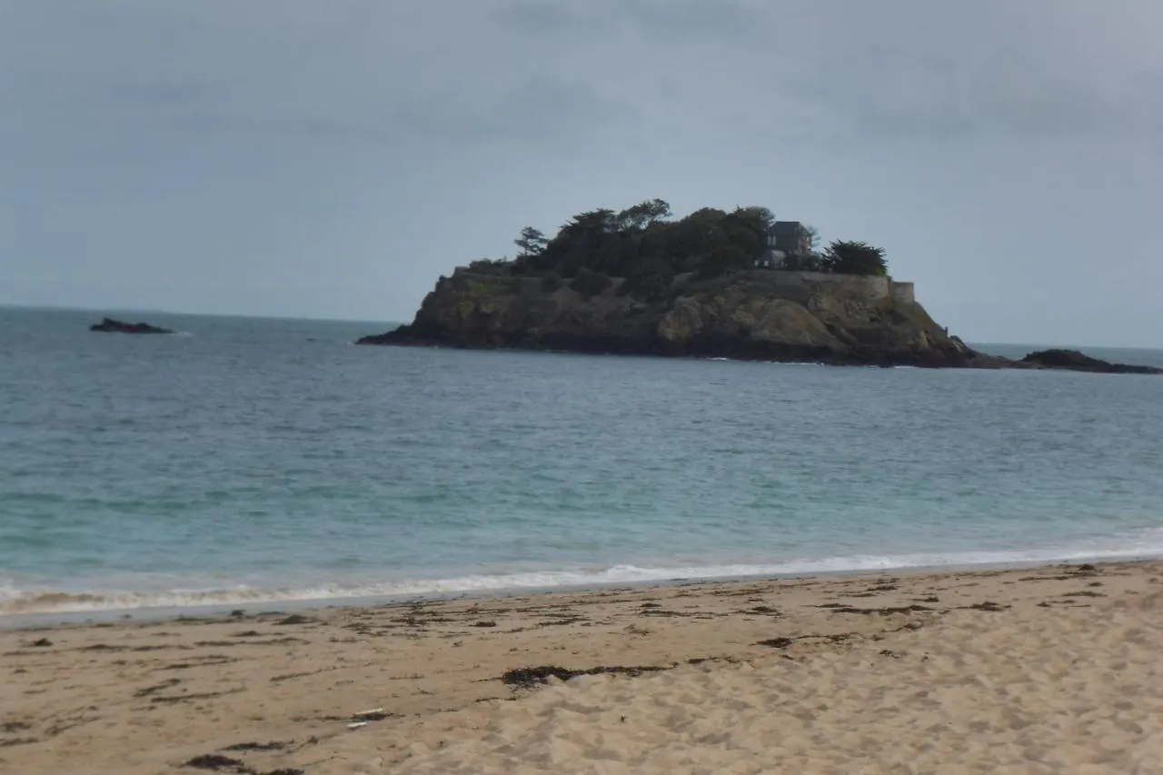 Holiday home Maison Saint-Coulomb France